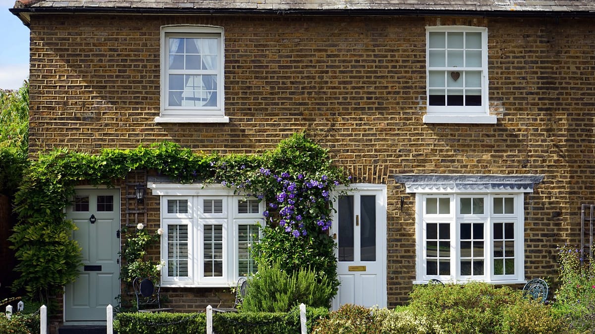 Why Spring & Summer is the best time to replace windows in your home